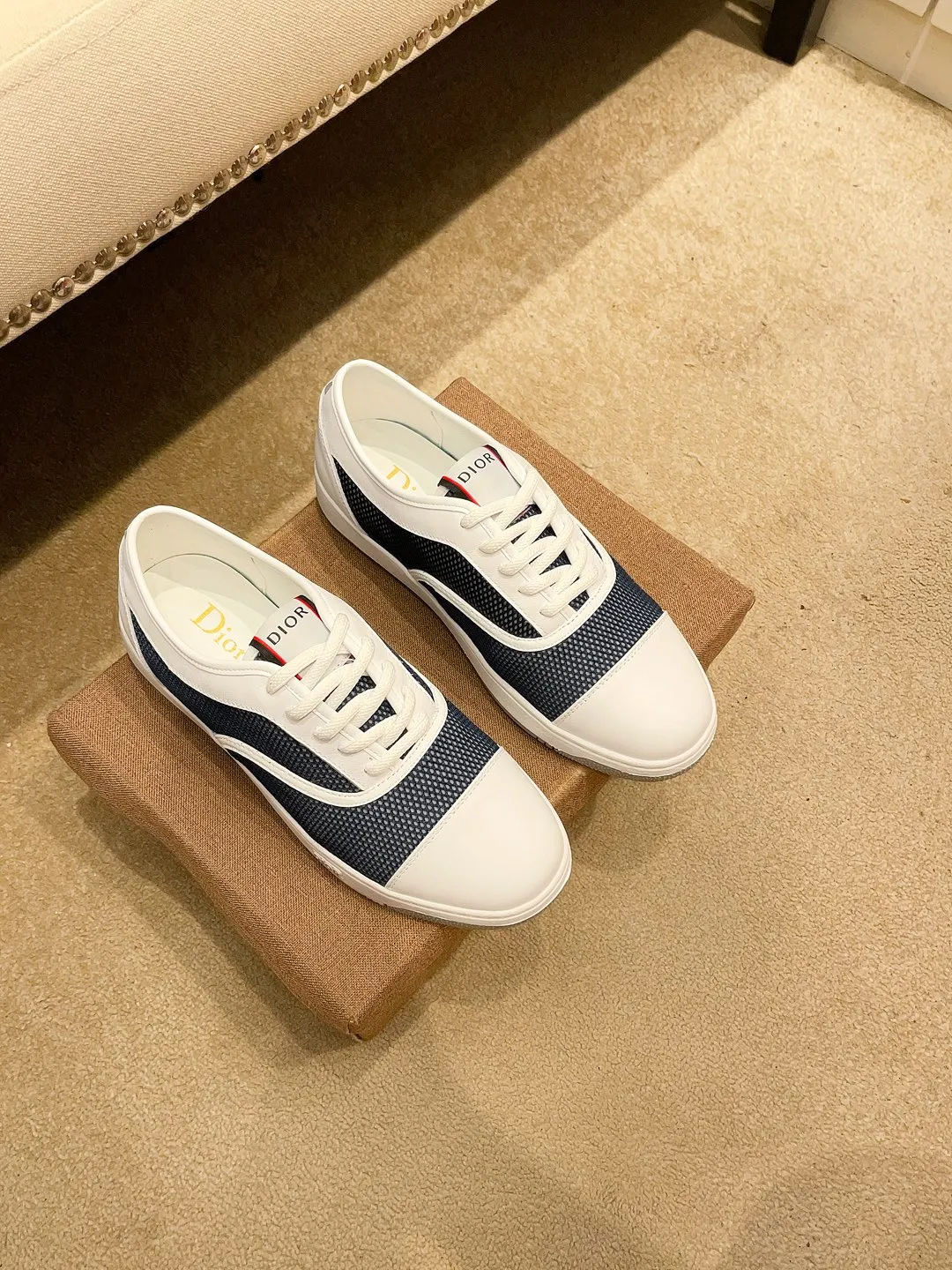 Factory price 420🔥[Dior] Dior’s new model is carefully crafted and set off the audience! An international brand that continues to innovate. This men's all-season casual shoe is the original version. The upper is made of cowhide material and the leather feet are super lightweight. The outsole is ultra-light and non-slip. It is breathable and comfortable and the quality speaks for itself. Color: Multiple colors available. Size: 38-44 (45 customized)